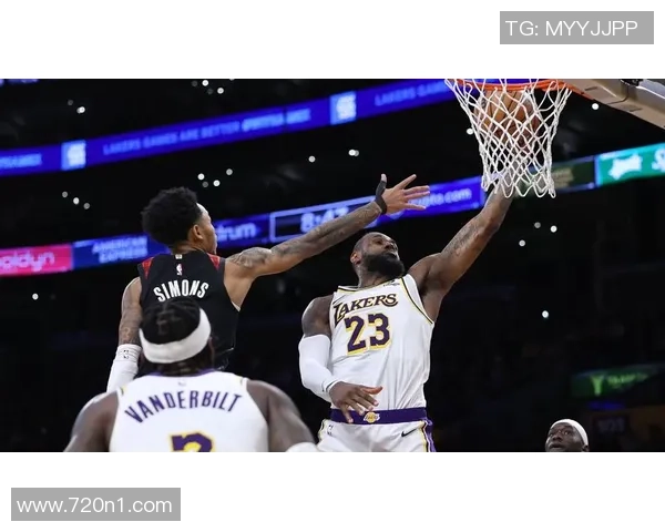 2020年湖人对阵开拓者常规赛精彩直播回顾与分析